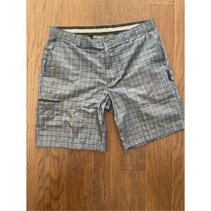 Greg Norman Golf Shorts  size 36